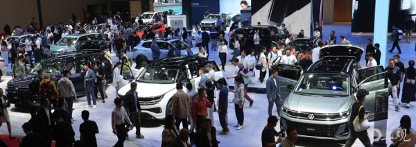 掌心策略 会展区 | 上海车展第三天，国产车备受瞩目