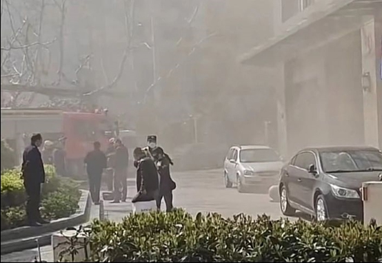 金港赢配资 上海火焰蓝消防救援公益基金会首次对微型消防站队员进行慰问