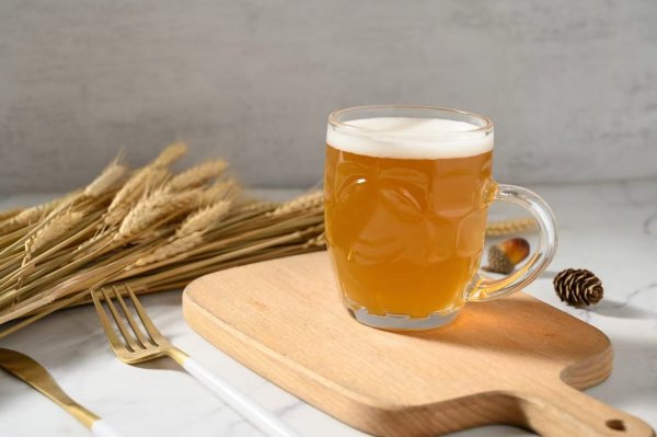 优配配件助手 拿出近七成资金做果汁，“西北啤酒王”兰州黄河“豪赌”饮料业务，上半年净利润几近“腰斩”